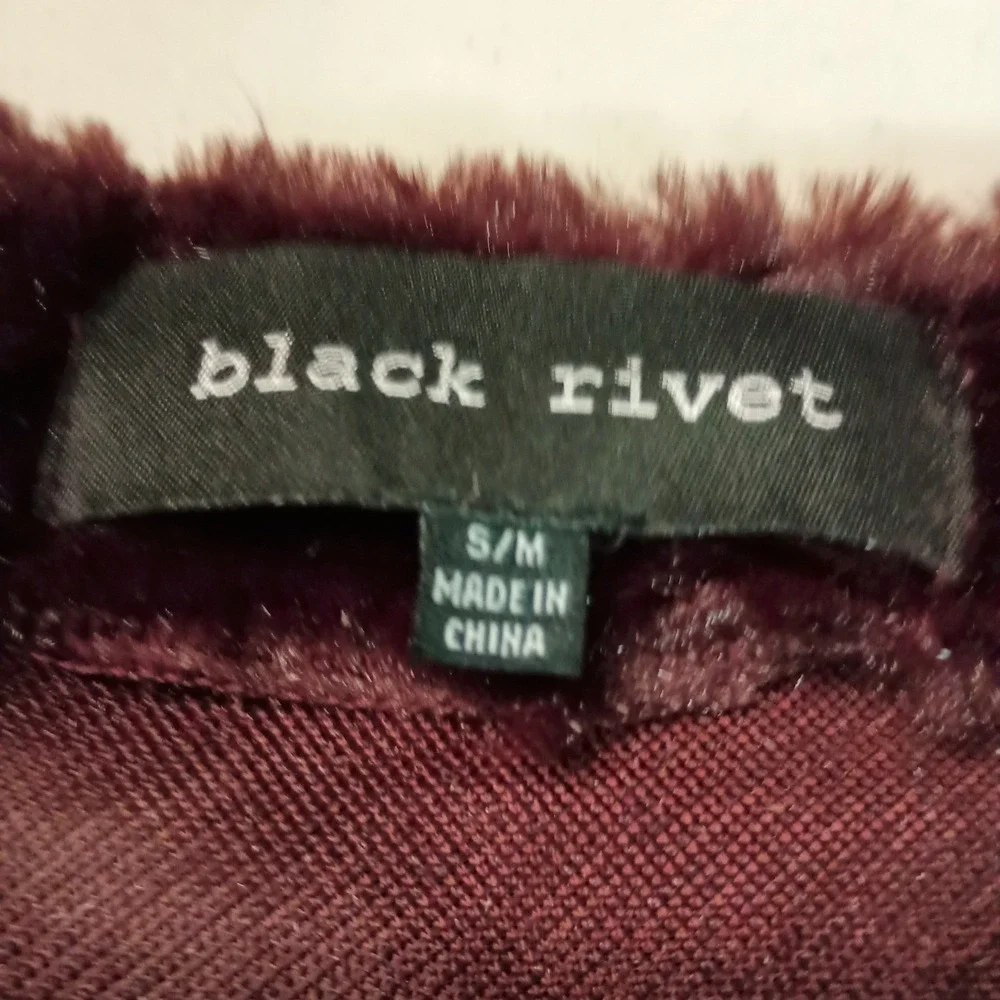 Black Rivet Merlot Faux Fur Poncho Cape Merlot Burgundy S M Style 00RMF022 NWT - Picture 3 of 15